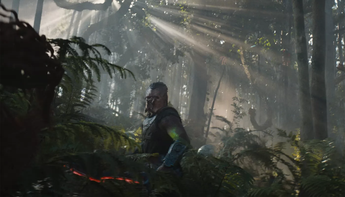 Хищник сражается с деревьями в отрывке фильма "Хищник Планета смерти"